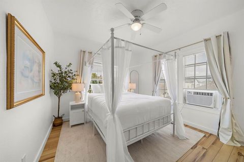 Quadruplex in Houston TX 3901 Dallas Street 22.jpg