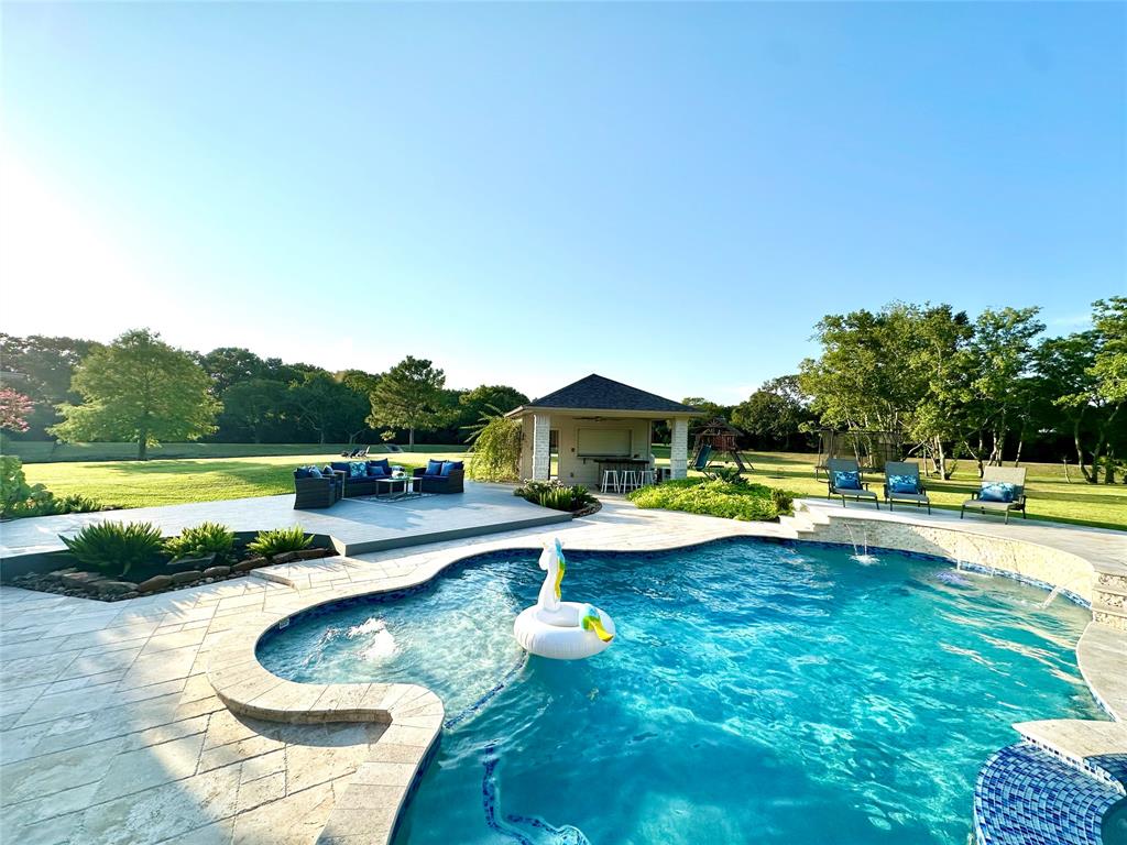 2904 Bridle Path Lane