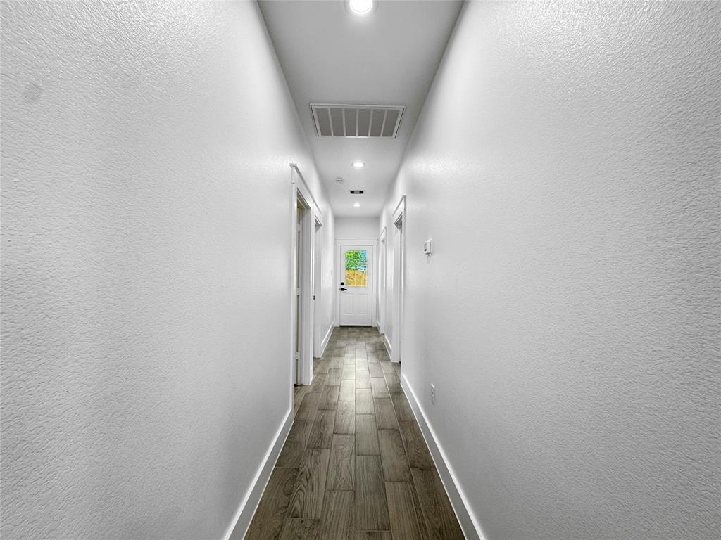 318 E Republic Avenue, Baytown, Texas image 21