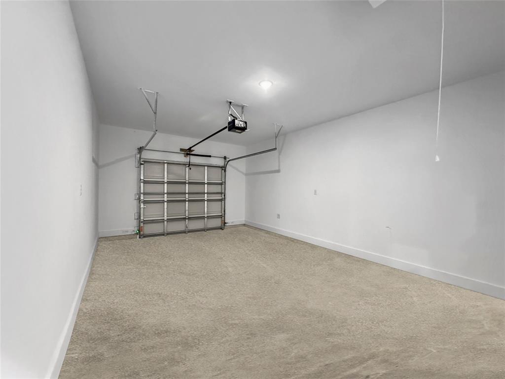 318 E Republic Avenue, Baytown, Texas image 20