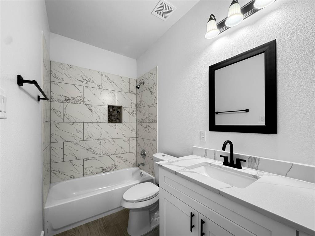 318 E Republic Avenue, Baytown, Texas image 17