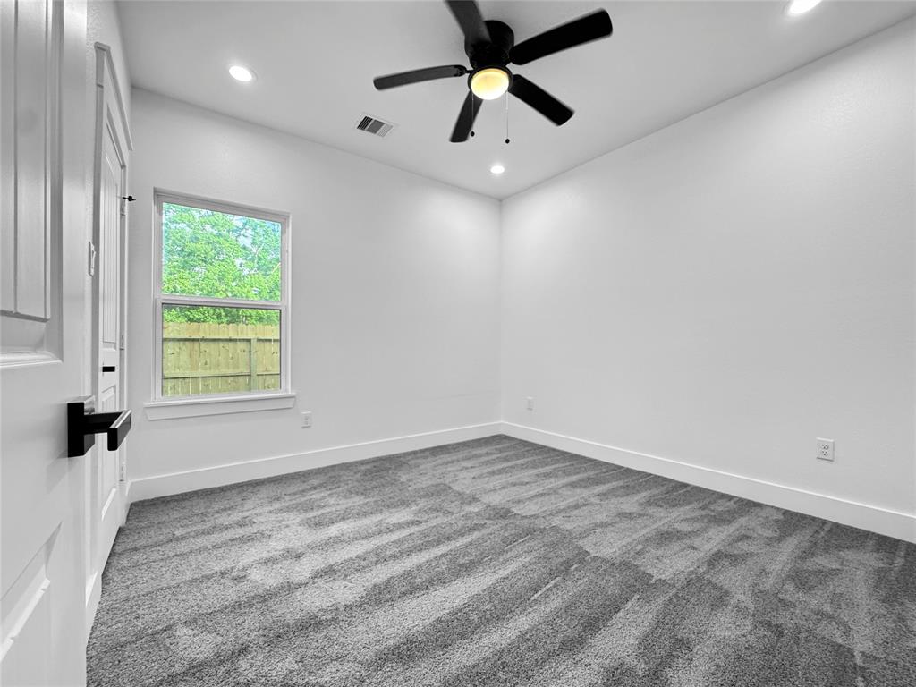318 E Republic Avenue, Baytown, Texas image 16