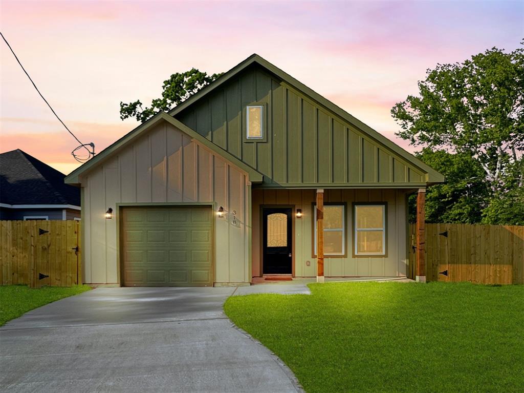 318 E Republic Avenue, Baytown, Texas image 1