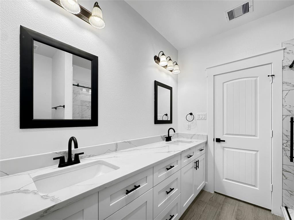 318 E Republic Avenue, Baytown, Texas image 13