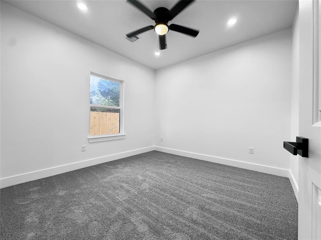 318 E Republic Avenue, Baytown, Texas image 15