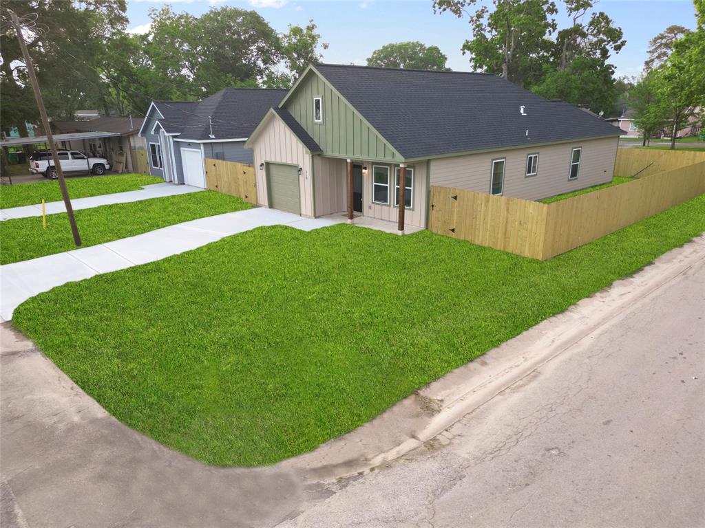 318 E Republic Avenue, Baytown, Texas image 2