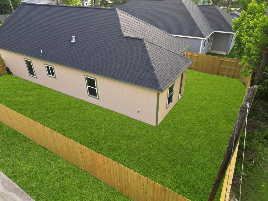 318 E Republic Avenue, Baytown, Texas image 24