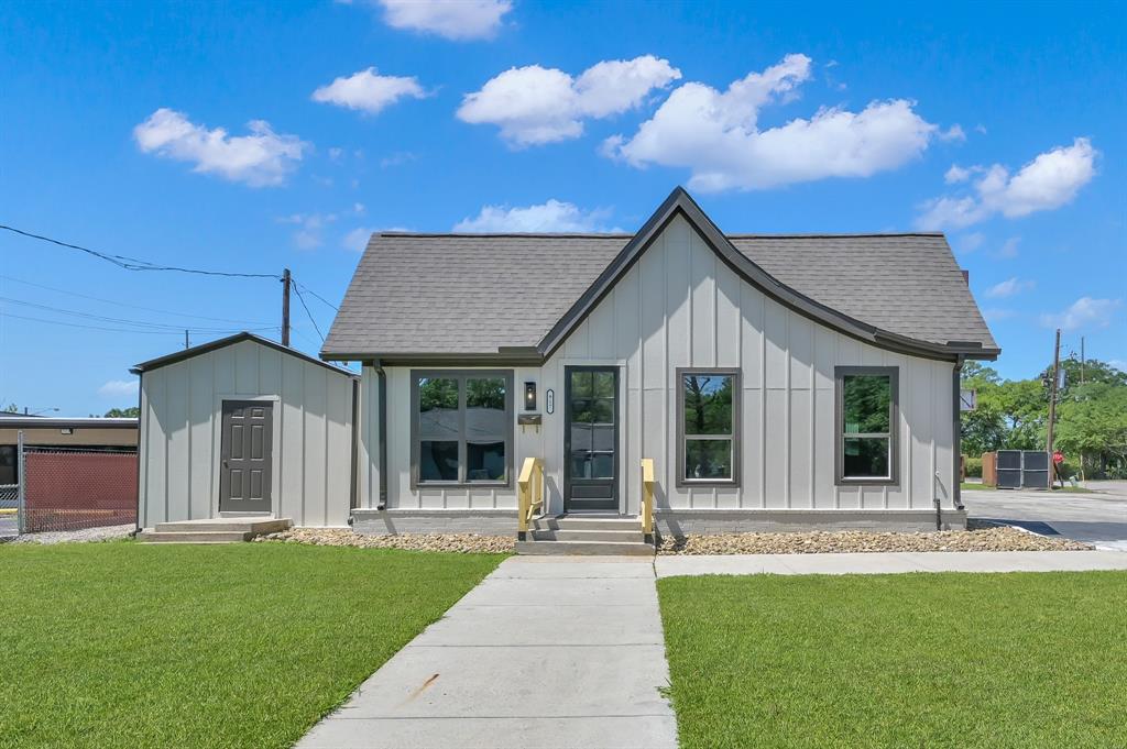 917 Houston Street, Conroe, Texas image 1