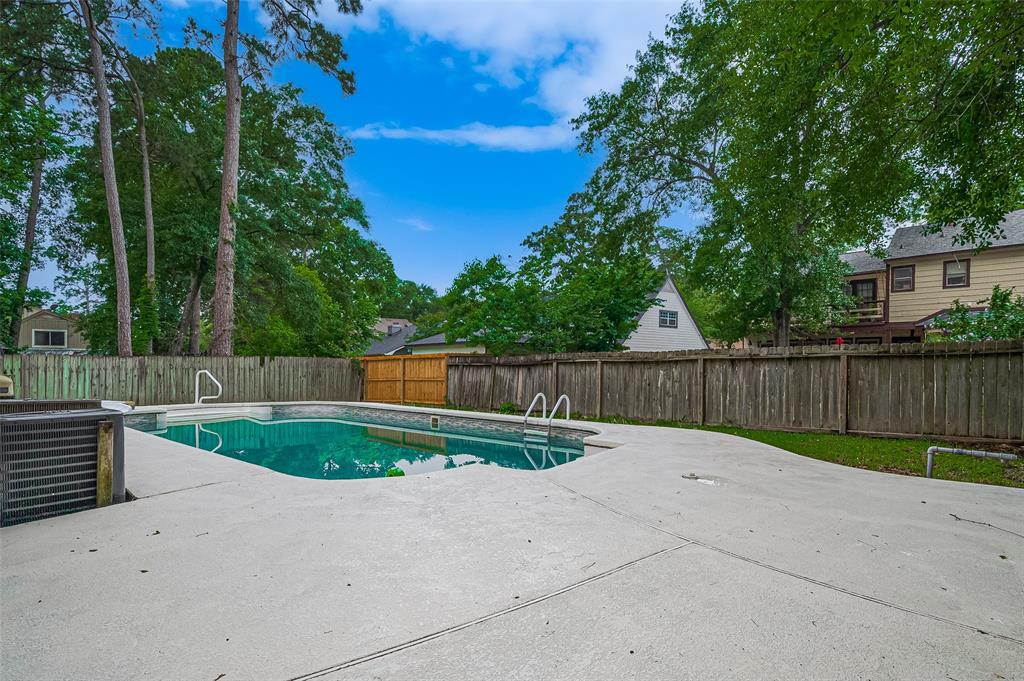 520 S Rivershire Drive, Conroe, Texas image 32
