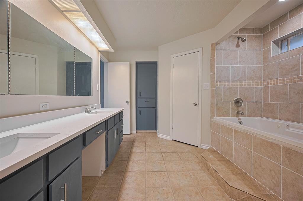 520 S Rivershire Drive, Conroe, Texas image 19