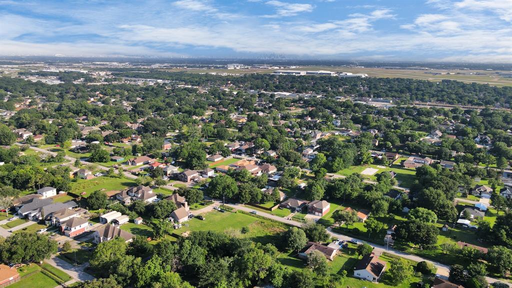 8334 Swiftwater Lane, Houston, Texas image 13