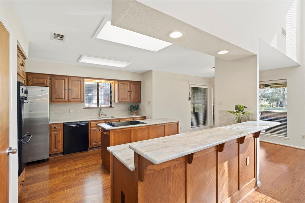 70 April Wind Drive, Conroe, Texas image 19