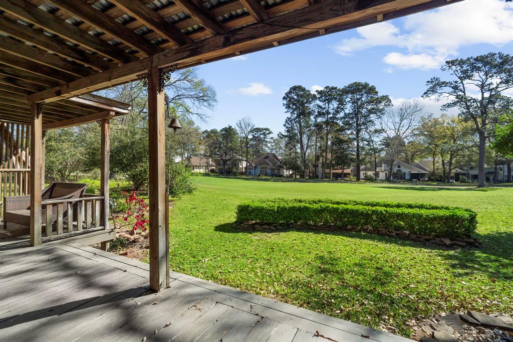 70 April Wind Drive, Conroe, Texas image 6