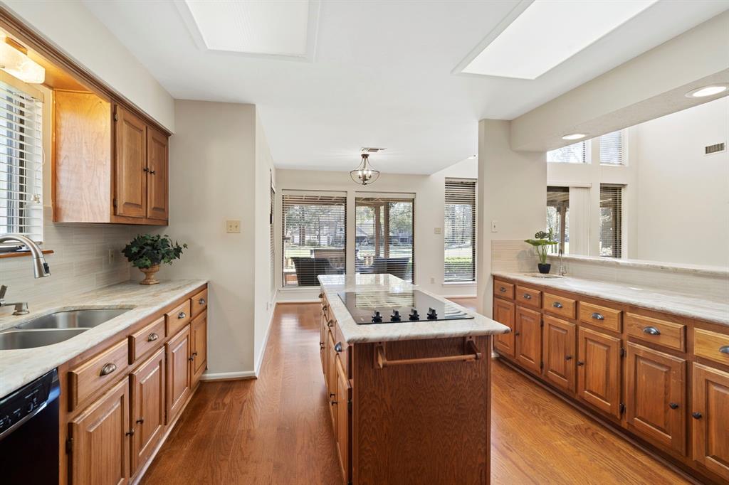 70 April Wind Drive, Conroe, Texas image 15