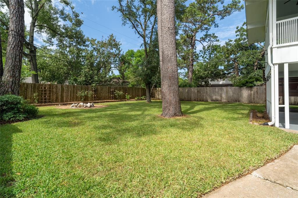215 Whispering Oaks Drive, Taylor Lake Village, Texas image 33