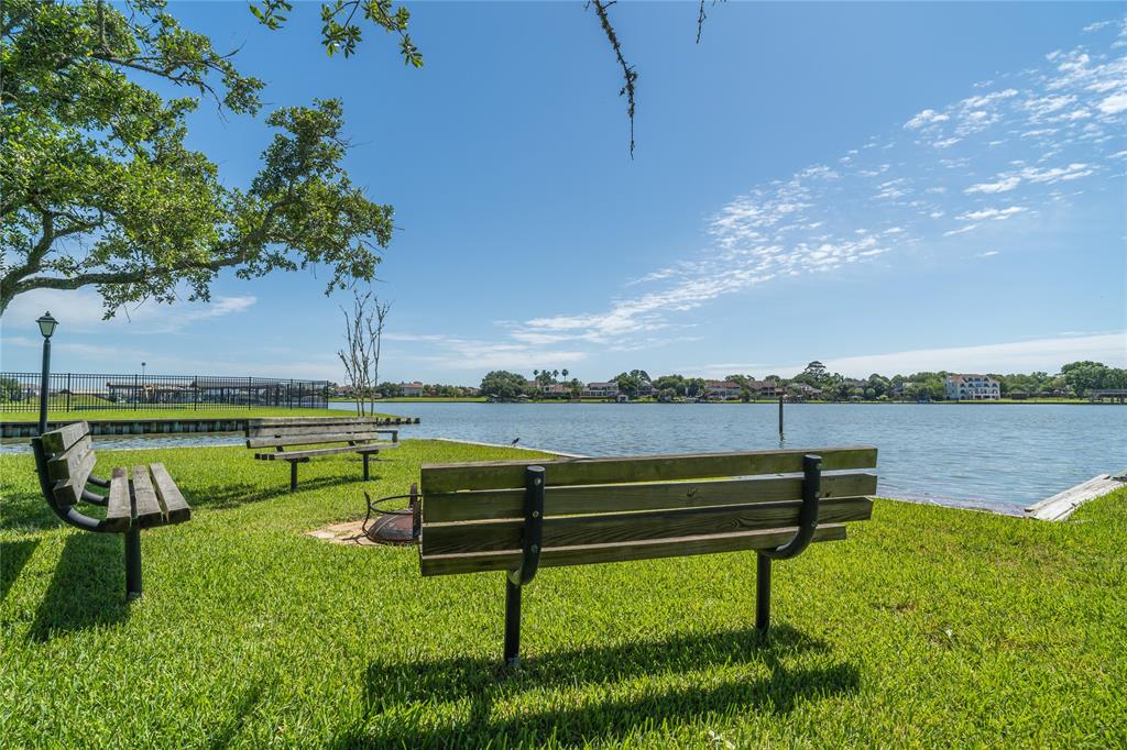 215 Whispering Oaks Drive, Taylor Lake Village, Texas image 40