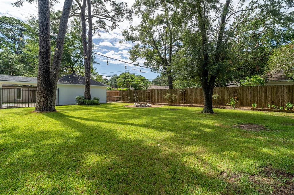215 Whispering Oaks Drive, Taylor Lake Village, Texas image 36