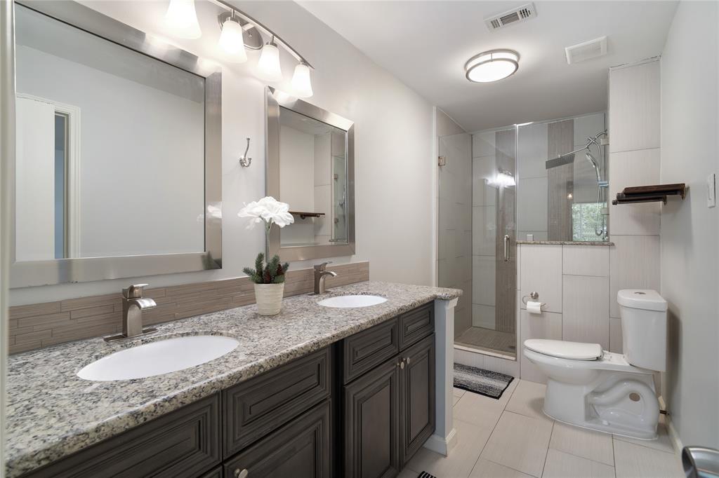 215 Whispering Oaks Drive, Taylor Lake Village, Texas image 30