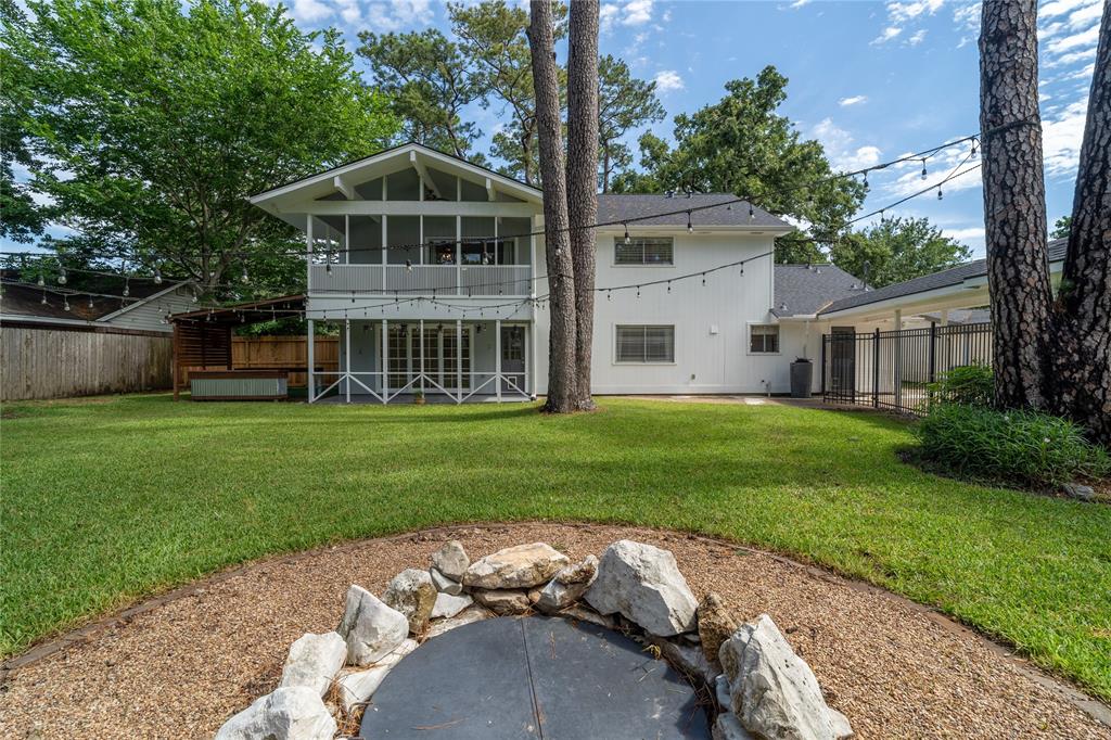 215 Whispering Oaks Drive, Taylor Lake Village, Texas image 38