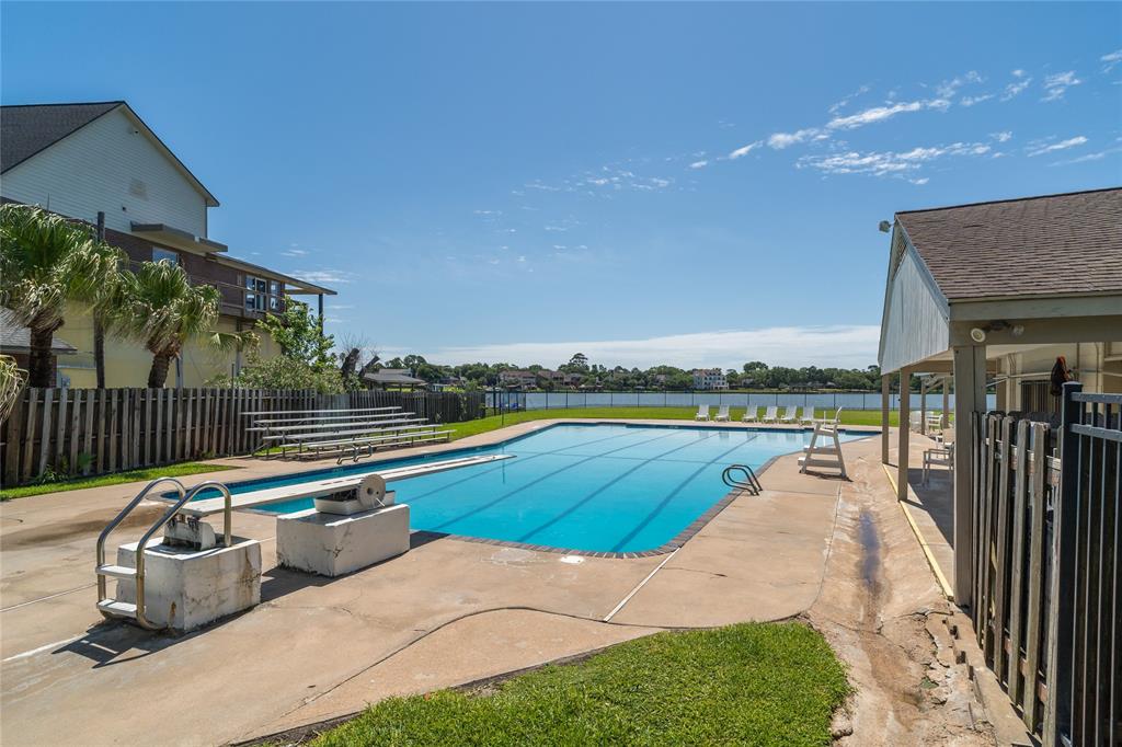 215 Whispering Oaks Drive, Taylor Lake Village, Texas image 42