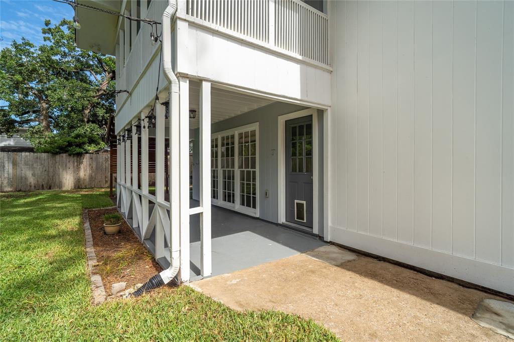 215 Whispering Oaks Drive, Taylor Lake Village, Texas image 32