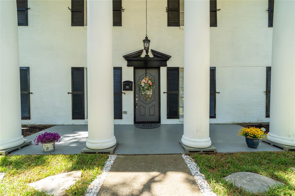 215 Whispering Oaks Drive, Taylor Lake Village, Texas image 3