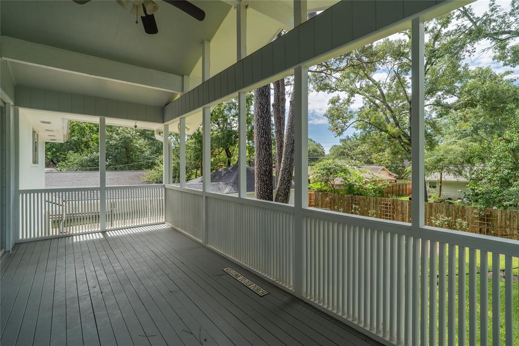 215 Whispering Oaks Drive, Taylor Lake Village, Texas image 28