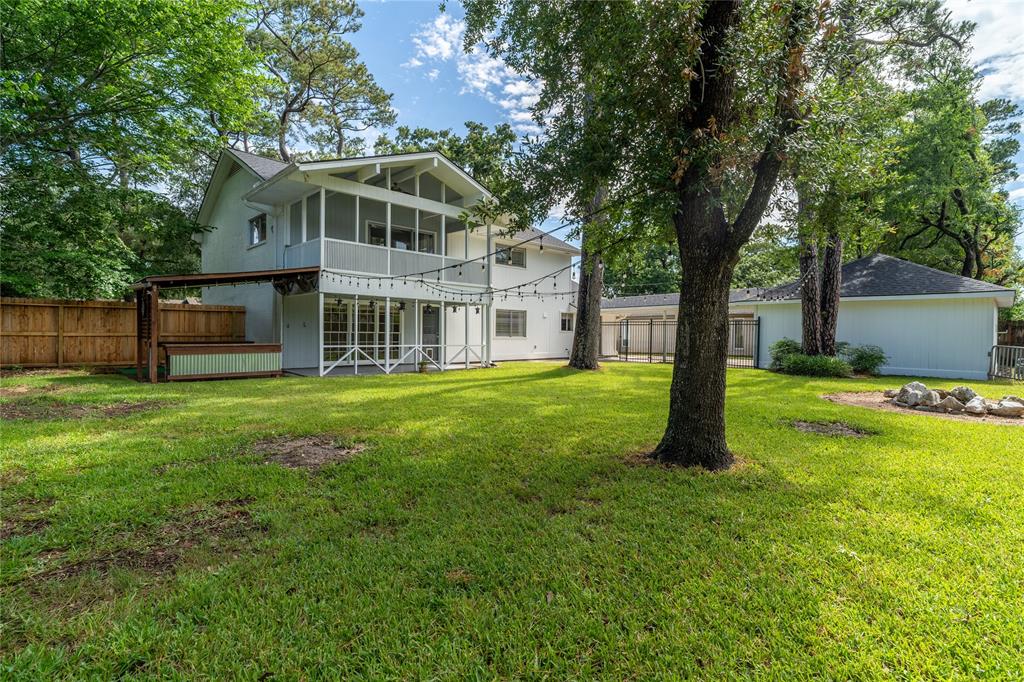 215 Whispering Oaks Drive, Taylor Lake Village, Texas image 37