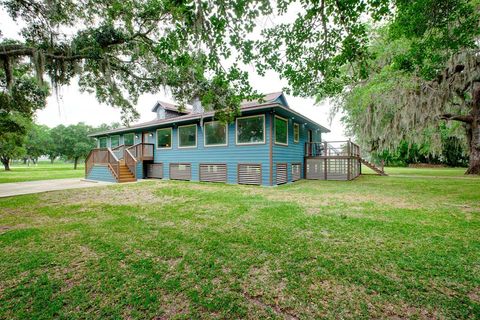 A home in Angleton