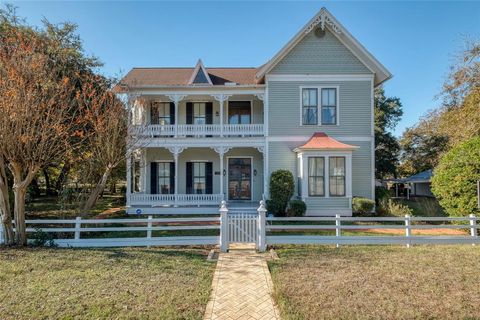 A home in La Grange