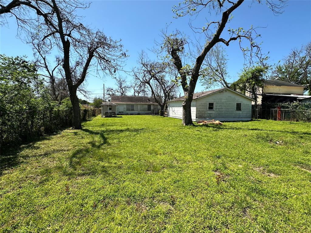 249 S Main Street, Clute, Texas image 9