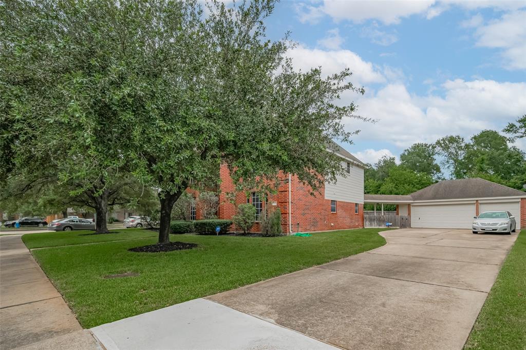 11943 Natural Bridges Lane, Sugar Land, Texas image 3