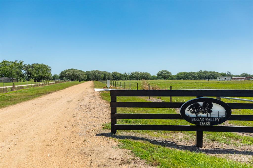 455 Valley Oaks Drive, Van Vleck, Texas image 17