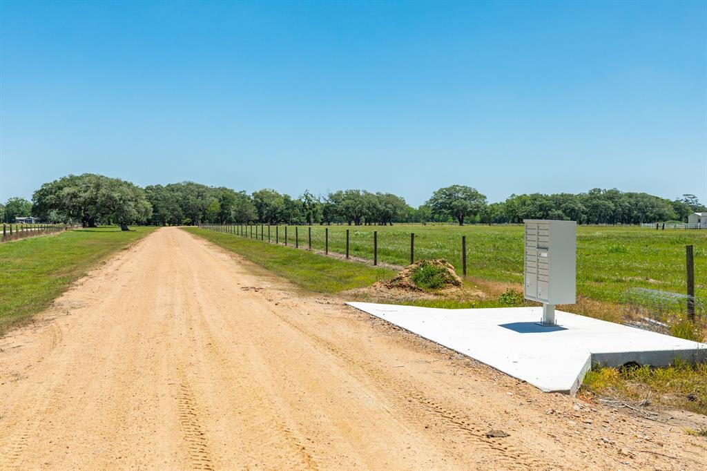 455 Valley Oaks Drive, Van Vleck, Texas image 19