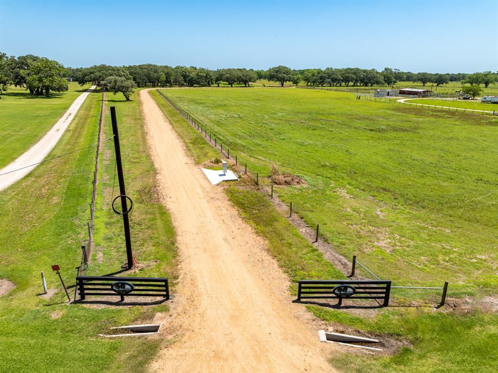 455 Valley Oaks Drive, Van Vleck, Texas image 18
