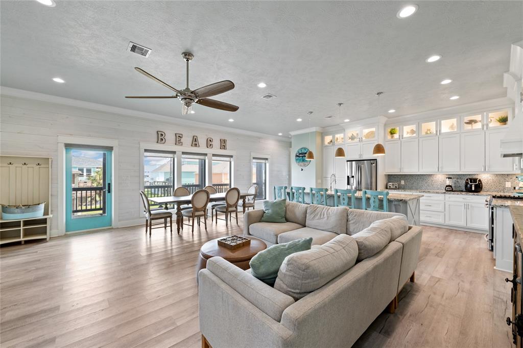 775 Townsend Drive, Crystal Beach, Texas image 17