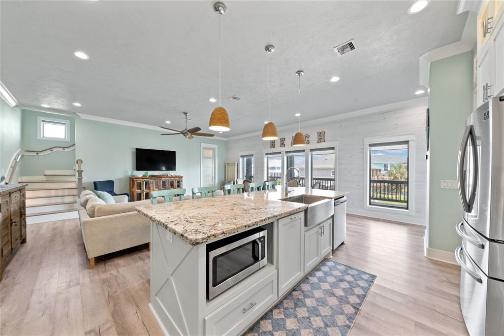 775 Townsend Drive, Crystal Beach, Texas image 11