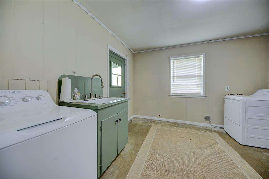 2412 Airline Drive, Brenham, Texas image 25