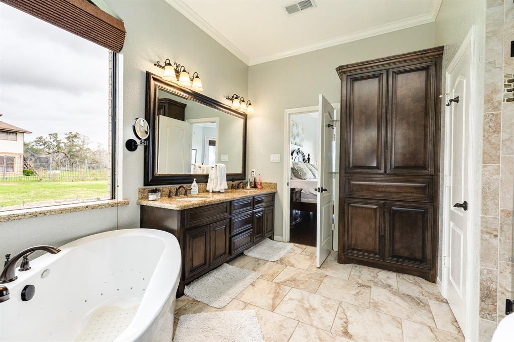 56 Cherrywood Court, Lake Jackson, Texas image 17
