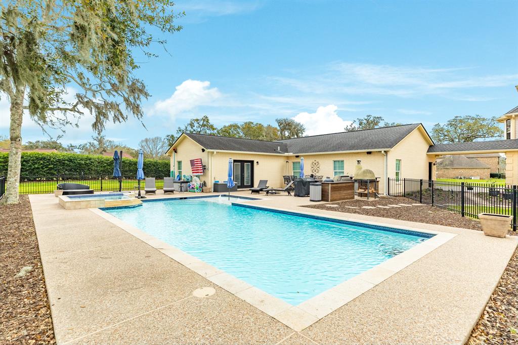 56 Cherrywood Court, Lake Jackson, Texas image 32