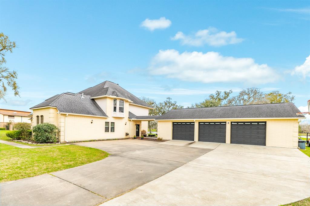 56 Cherrywood Court, Lake Jackson, Texas image 4