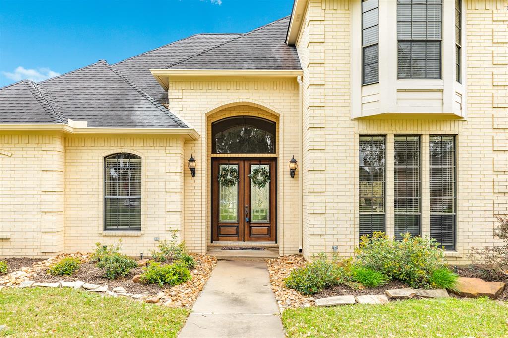 56 Cherrywood Court, Lake Jackson, Texas image 2