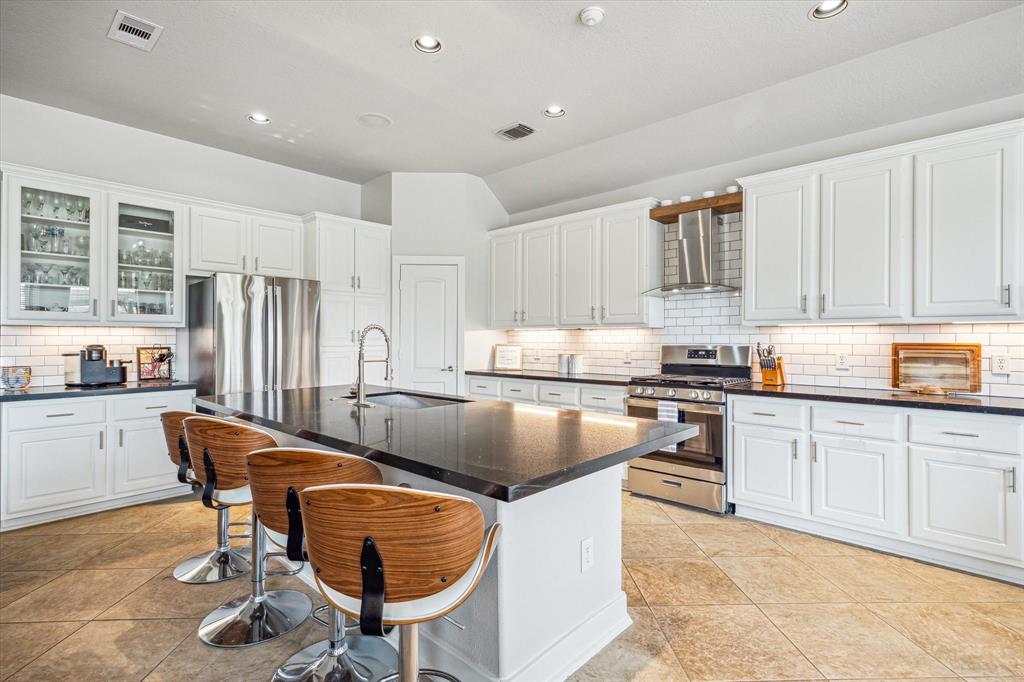 112 Marina Oaks Drive, Kemah, Texas image 1