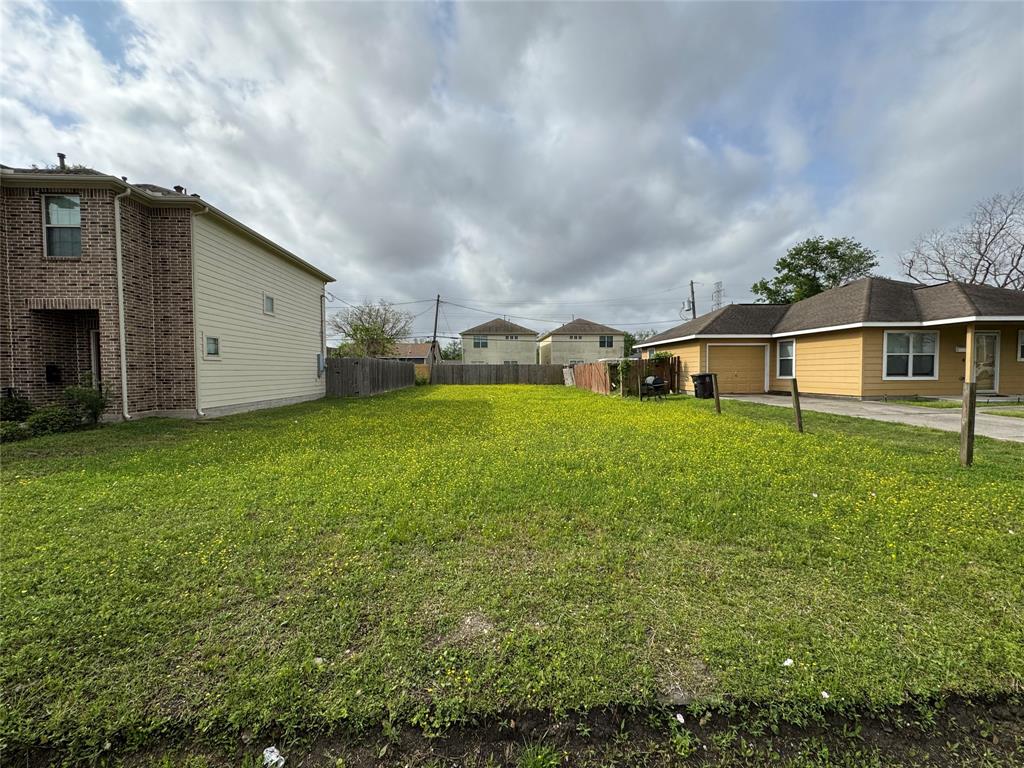 E 37th Street, Houston, Texas image 2