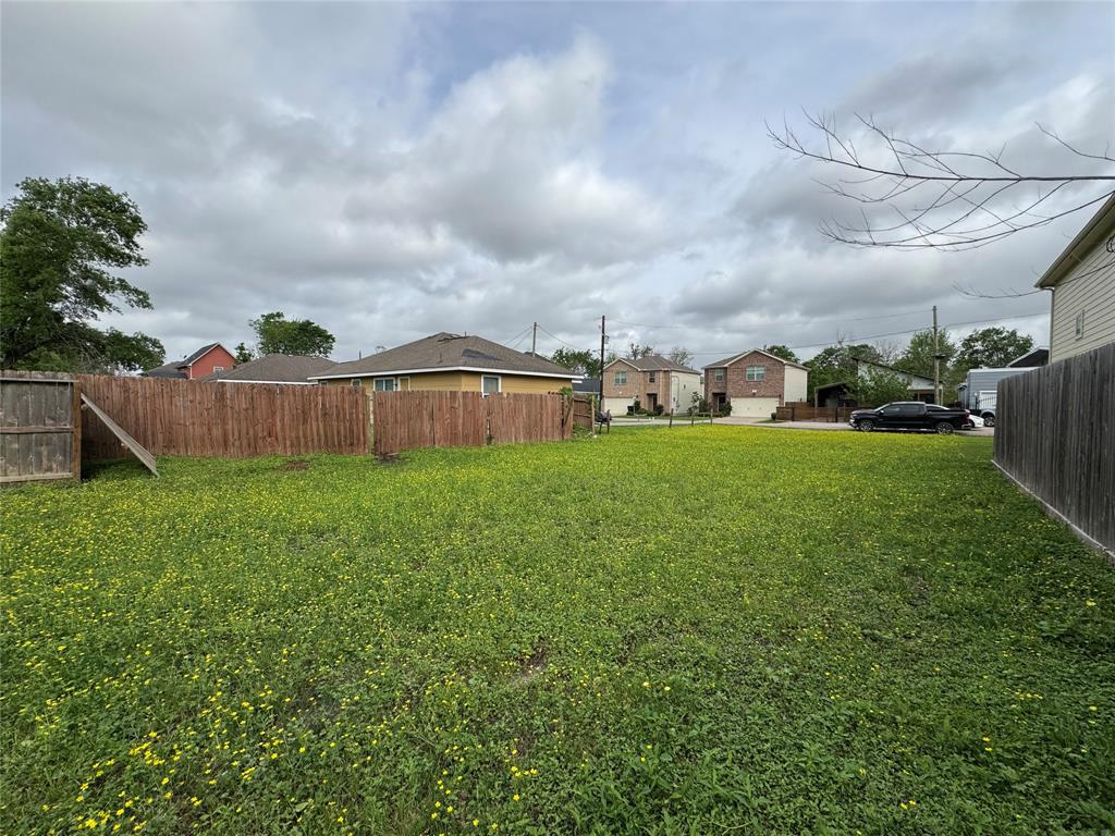 E 37th Street, Houston, Texas image 6