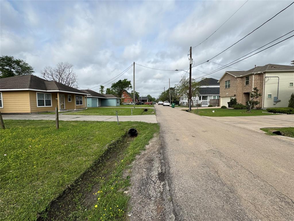 E 37th Street, Houston, Texas image 7