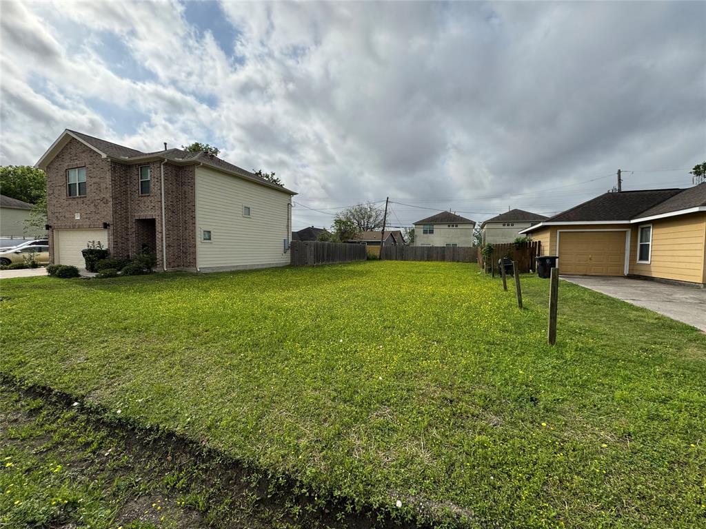 E 37th Street, Houston, Texas image 4