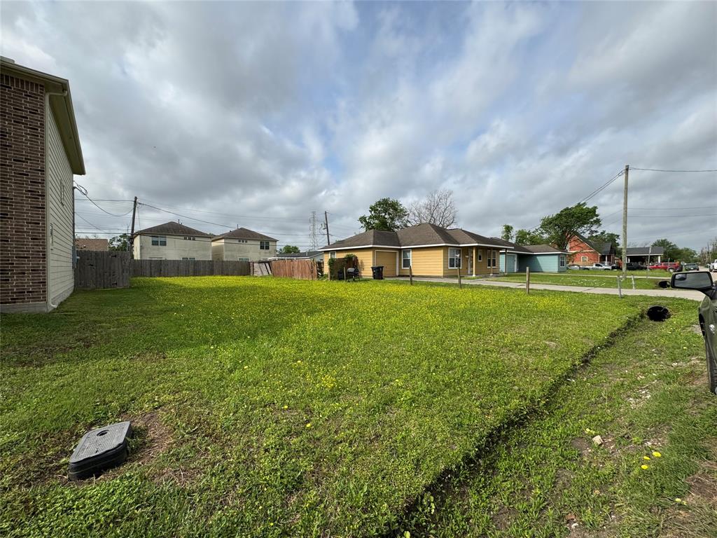 E 37th Street, Houston, Texas image 3