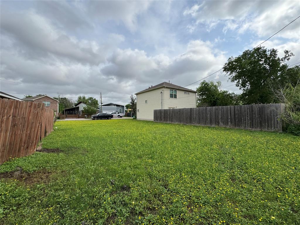 E 37th Street, Houston, Texas image 5
