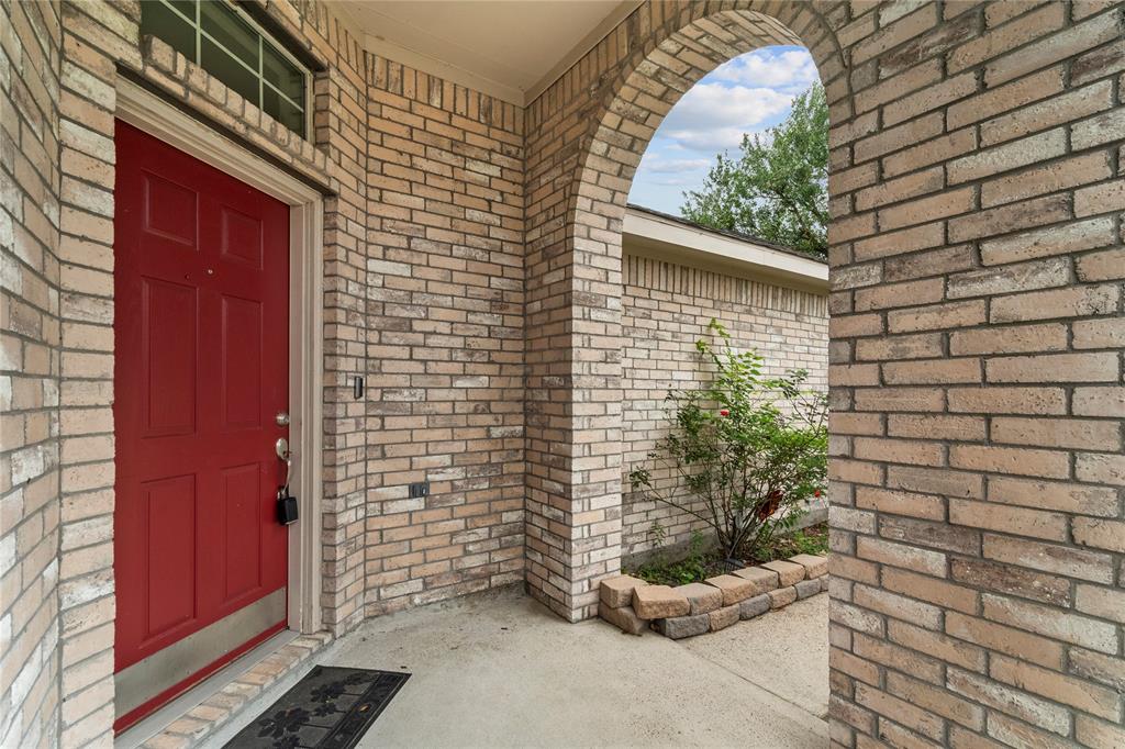 149 Silver Lake Court, La Marque, Texas image 3